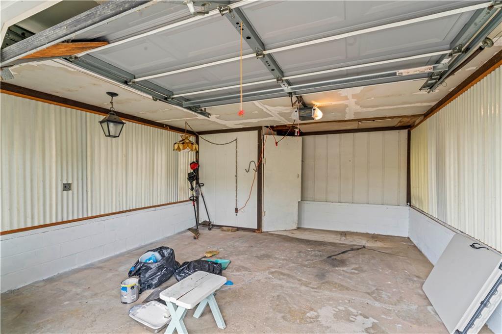 9 McElree Road Washington, PA 15301 - Photo 24 of 32 a view of a garage