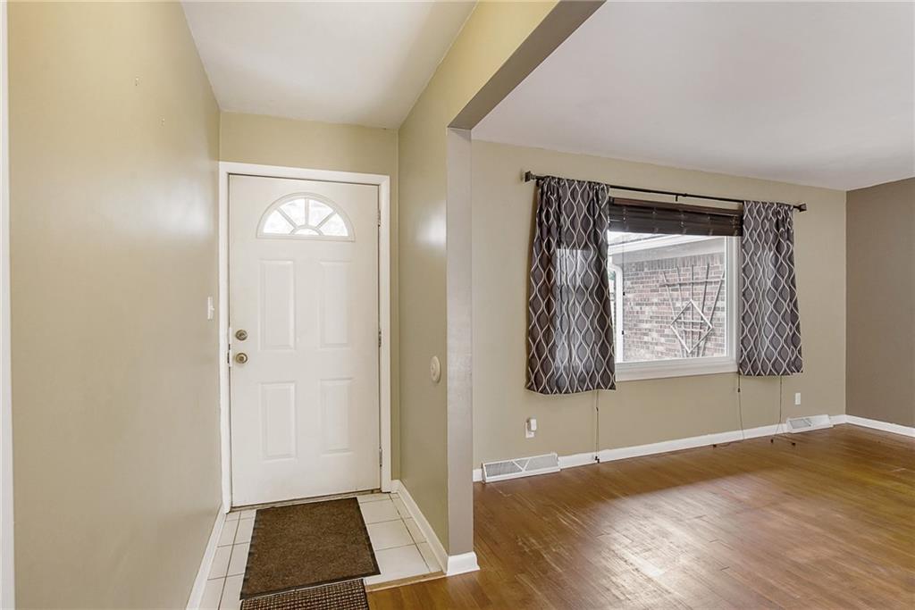 8329 Oris Road Indianapolis, IN 46259 - Photo 4 of 27 Gallery Image 4