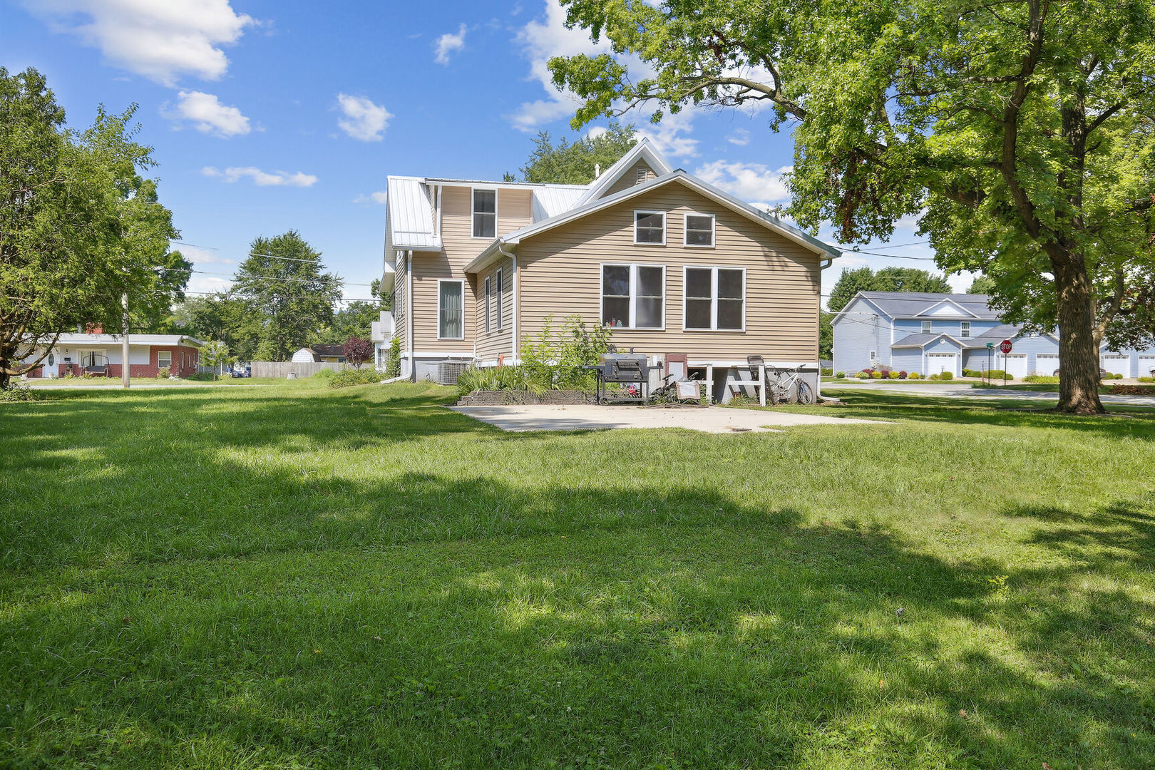 664 North Macon Street Bement, IL 61813 - Photo 21 of 24 a house view with a outdoor space