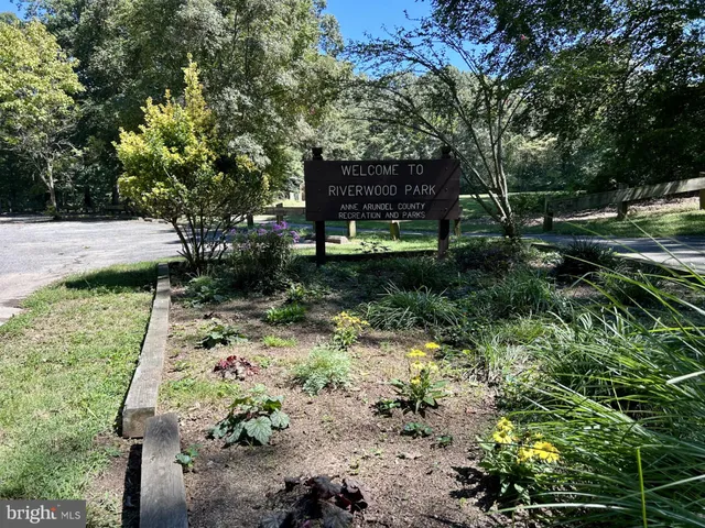 a view of a tennis court