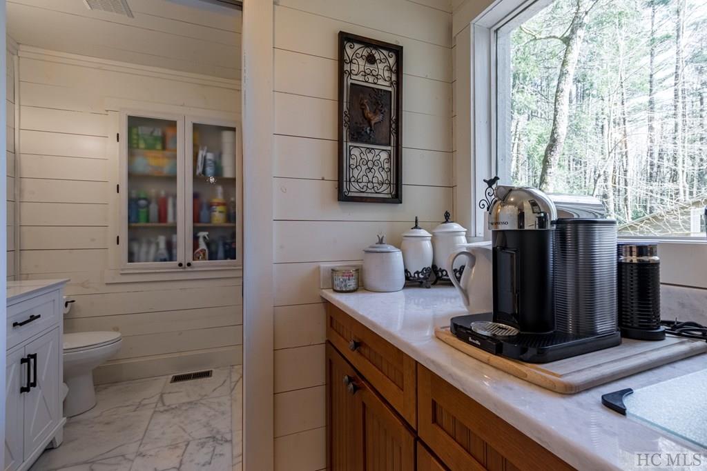 410 Upper Lake Road Highlands, NC 28741 - Photo 9 of 50 Gallery Image 9