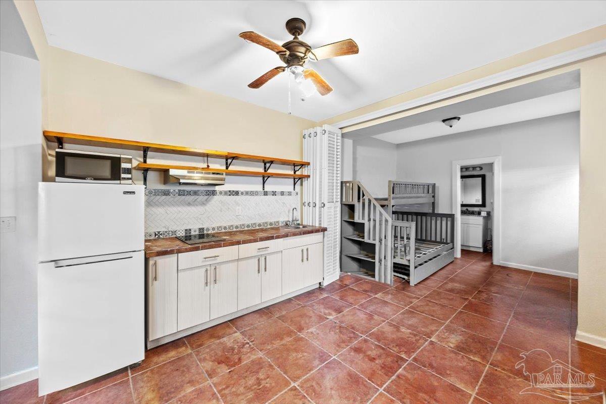 7825 Petersen Point Road Milton, FL 32583 - Photo 37 of 43 Large Suite Below