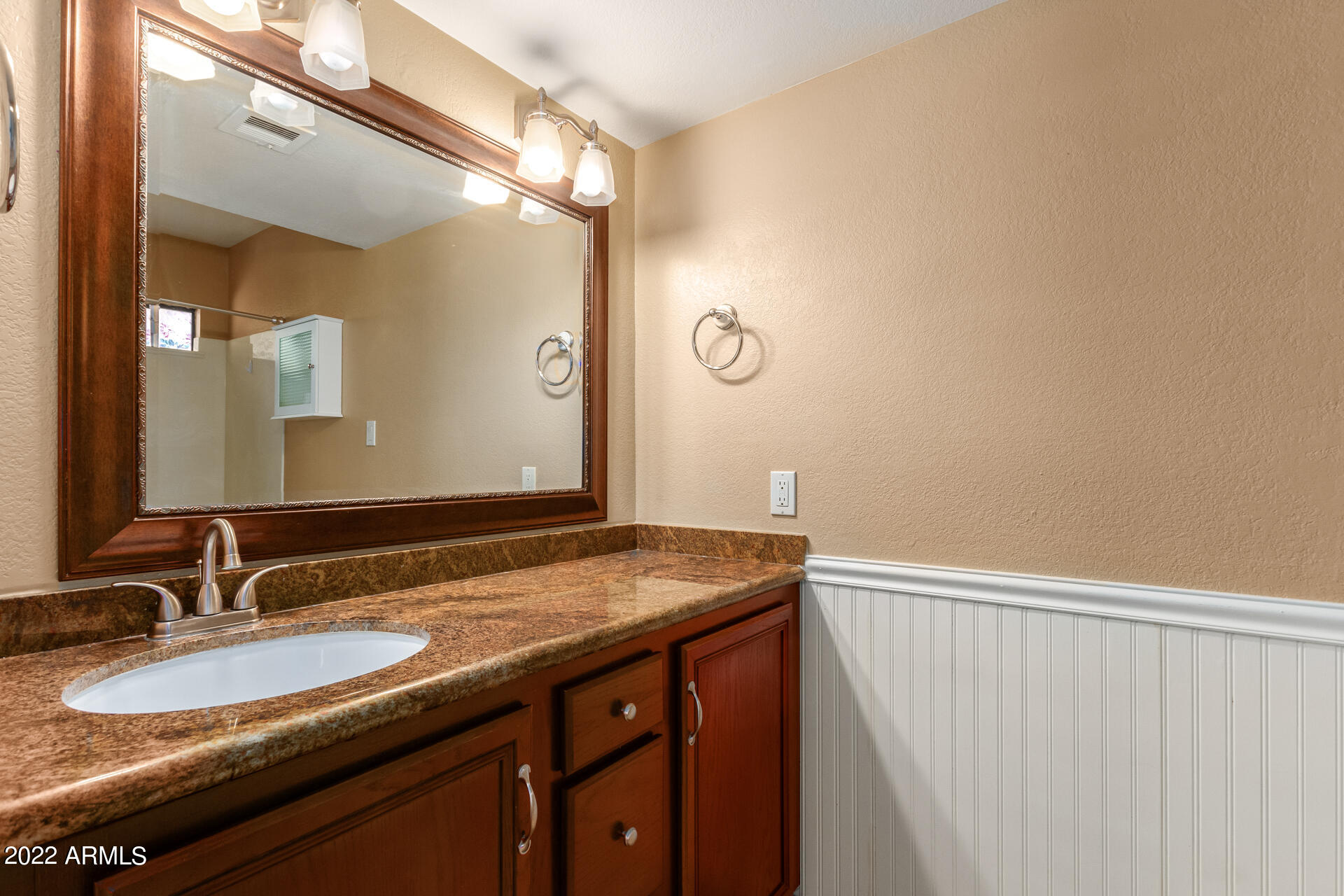 13 West Ranch Road Tempe, AZ 85284 - Photo 18 of 22 GRANITE COUNTER TOP IN MASTER BATH