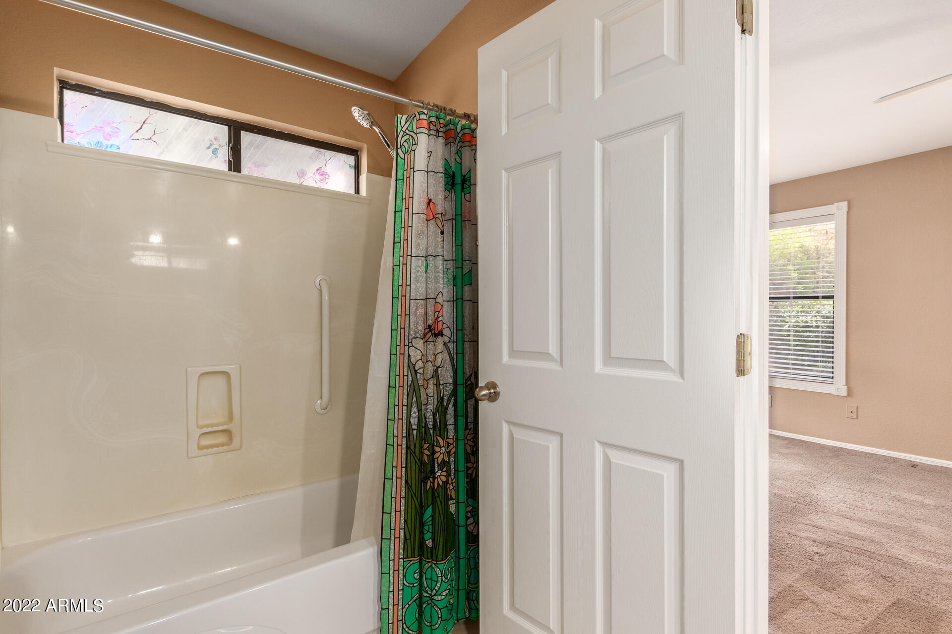 13 West Ranch Road Tempe, AZ 85284 - Photo 19 of 22 FULL TUB & SHOWER IN MASTER BATH