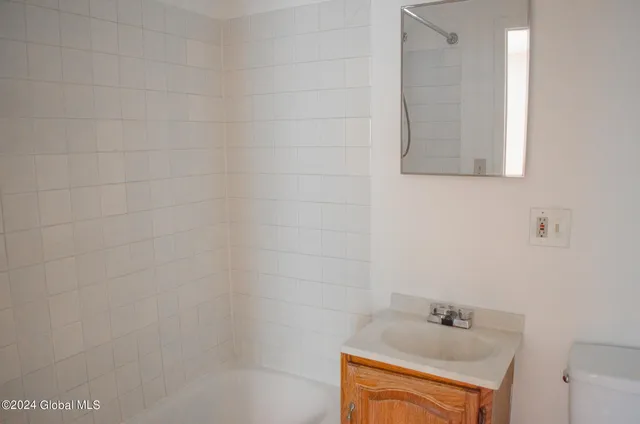 $305,000 | 1620 Columbia Turnpike, Schodack, NY 12033