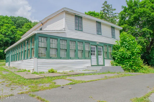 $305,000 | 1620 Columbia Turnpike, Schodack, NY 12033