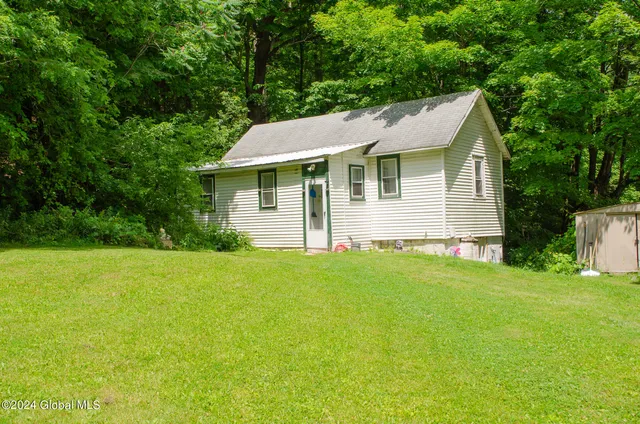 $305,000 | 1620 Columbia Turnpike, Schodack, NY 12033