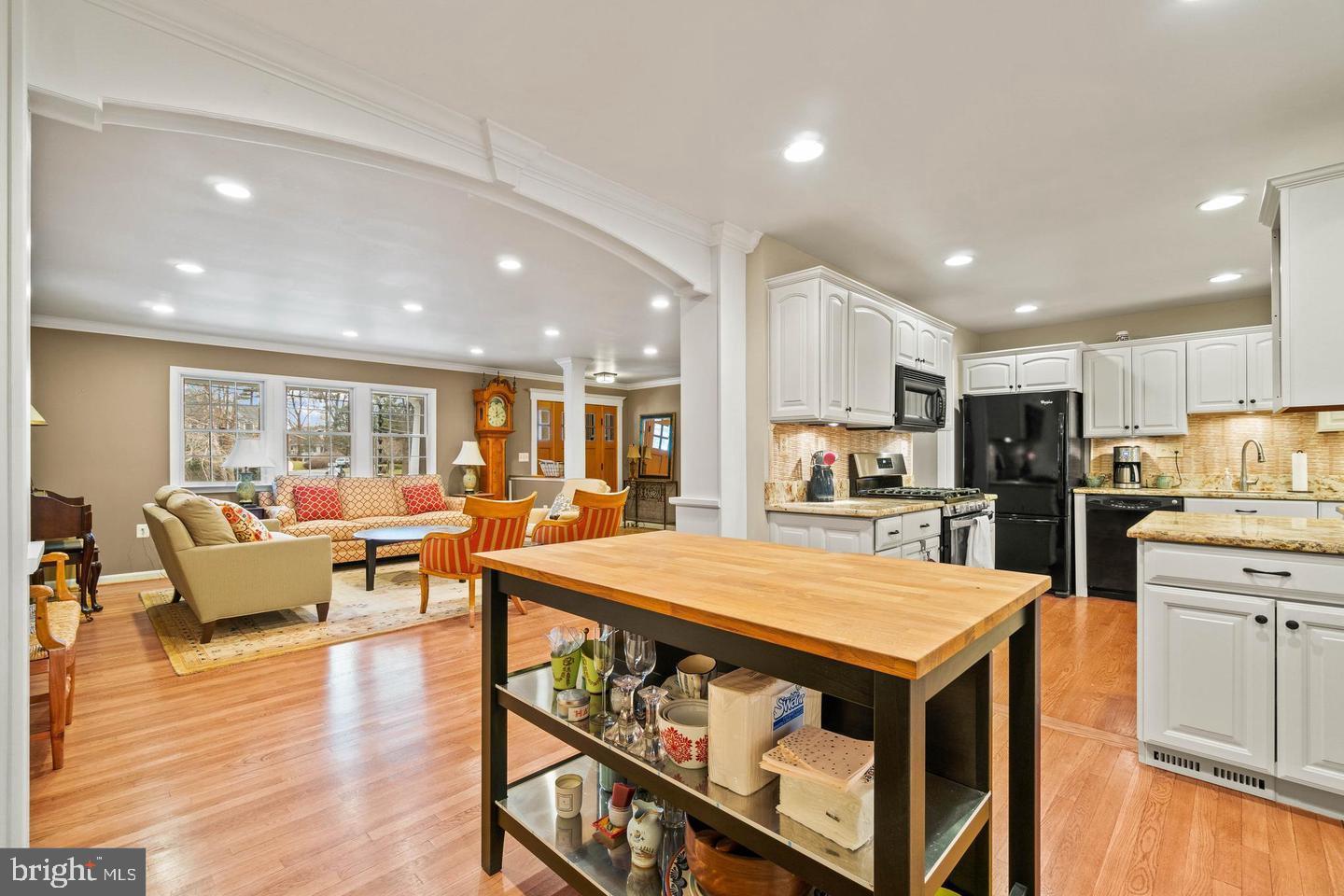 7205 Warbler Lane McLean, VA 22101 - Photo 7 of 31