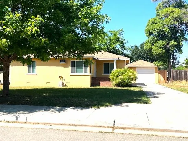 $329,000 | 214 East Linden Avenue, Reedley, CA 93654