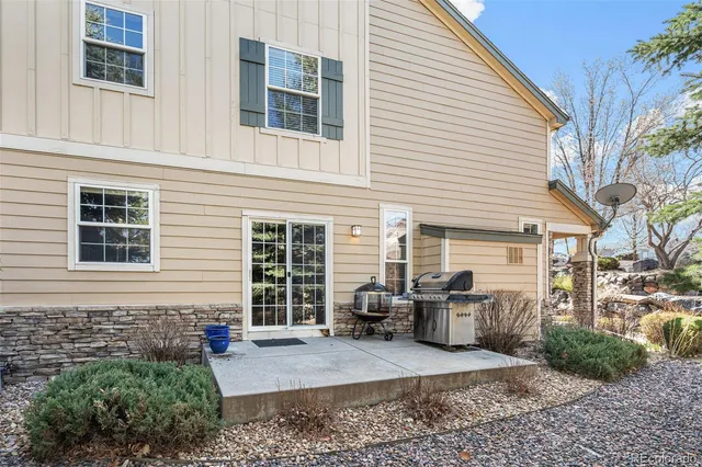 front view of house with a yard