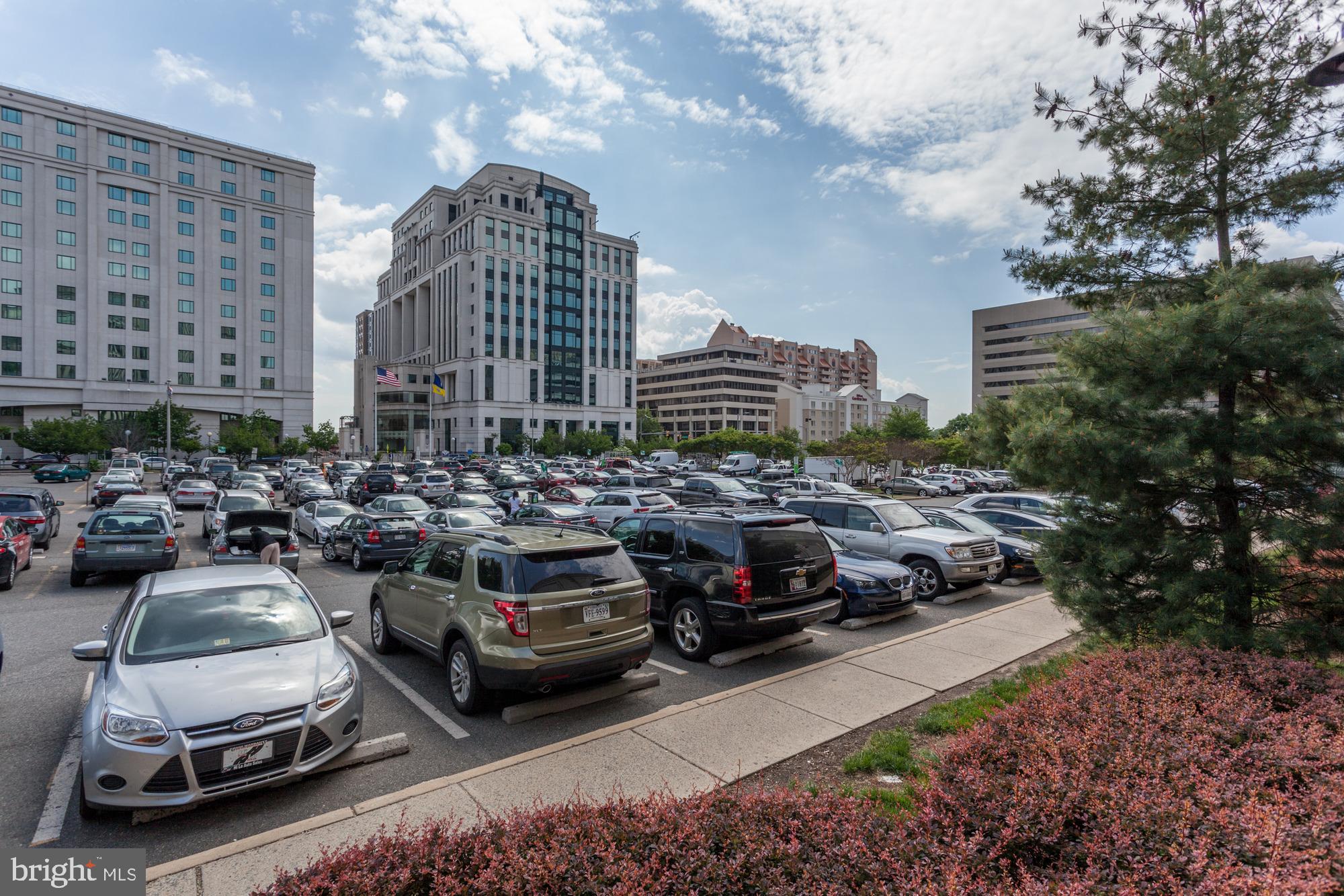 1301 North Courthouse Road, Unit 812 Arlington, VA 22201 - Photo 41 of 44 Courthouse Farmers' Market site just a block away!