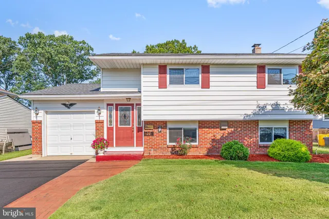 $475,000 | 22 Ovington Drive, Hamilton, NJ 08620