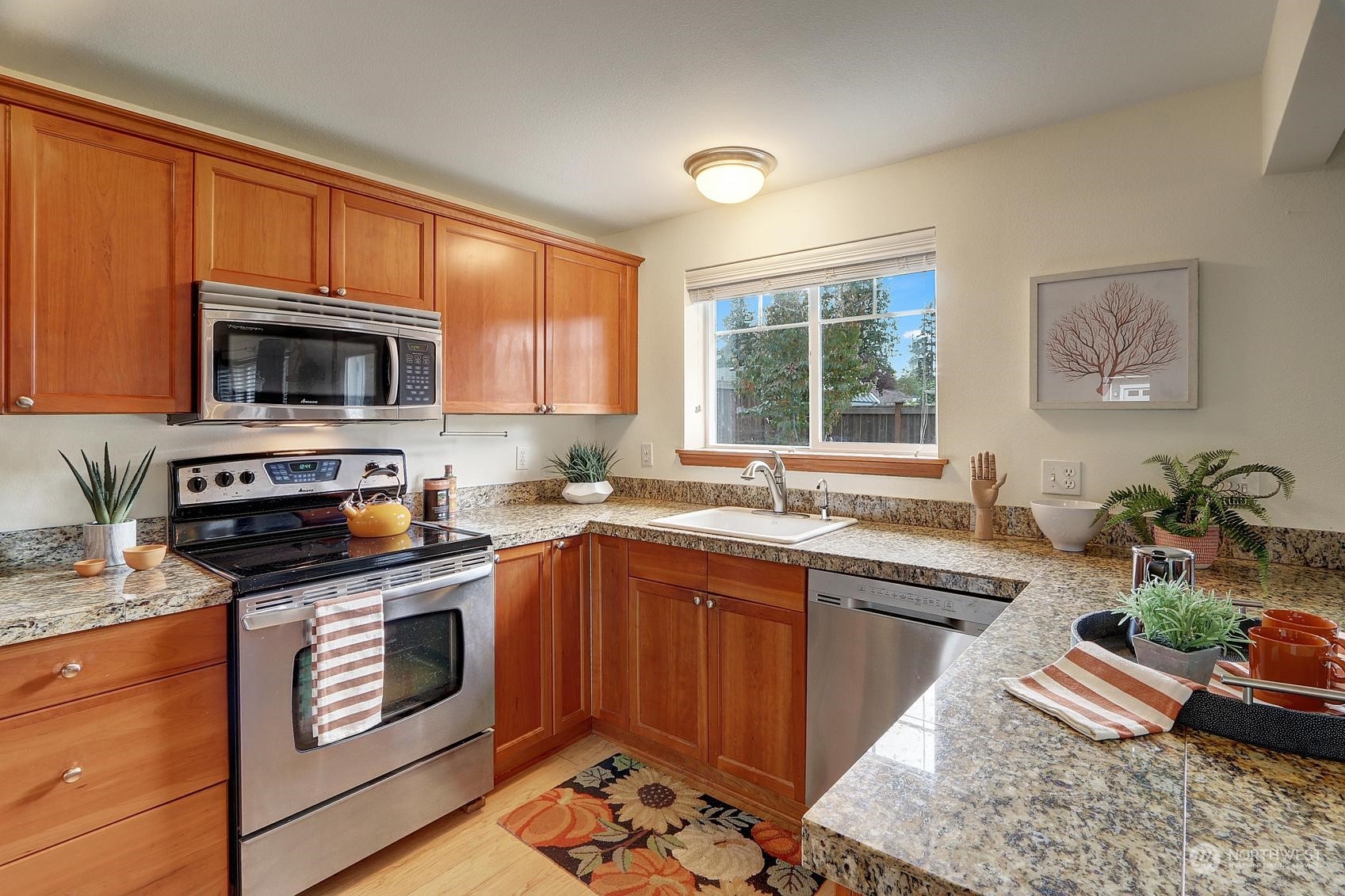 8044 212th Street Southwest, Unit 1 Edmonds, WA 98026 - Photo 6 of 21 Gallery Image 6