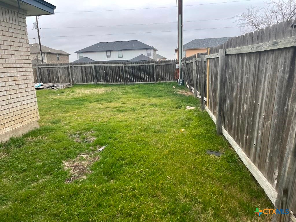 4507 Deek Drive, Unit A Killeen, TX 76549 - Photo 25 of 27 a view of a backyard with a garden