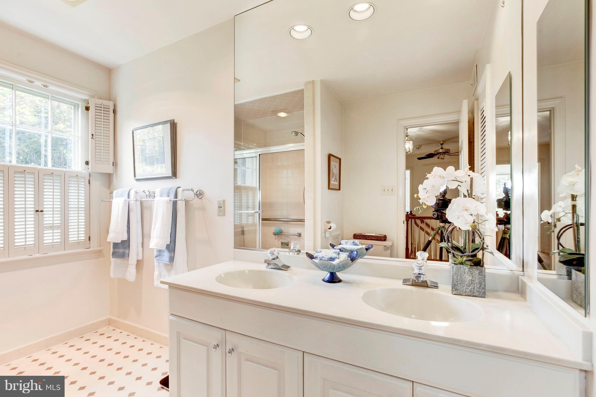 7204 Helmsdale Road Bethesda, MD 20817 - Photo 19 of 30 Bath