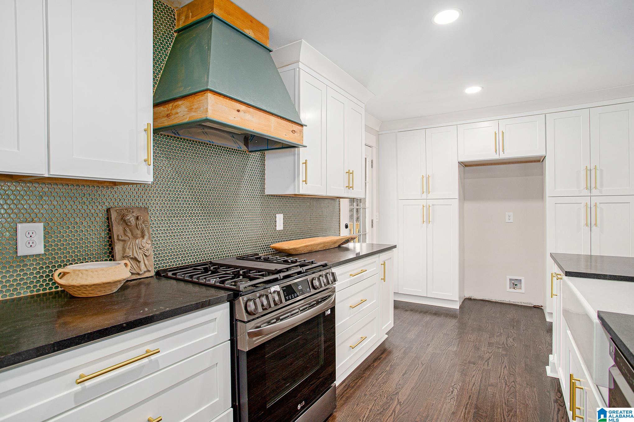 425 Crest Drive Birmingham, AL 35209 - Photo 8 of 33