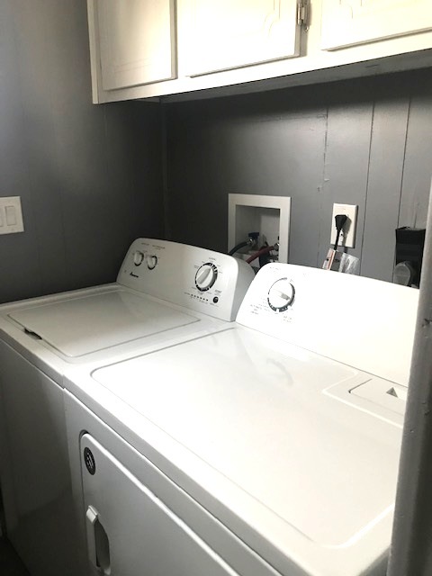84 Candlegate Circle Matteson, IL 60443 - Photo 12 of 15 a utility room with dryer and washer
