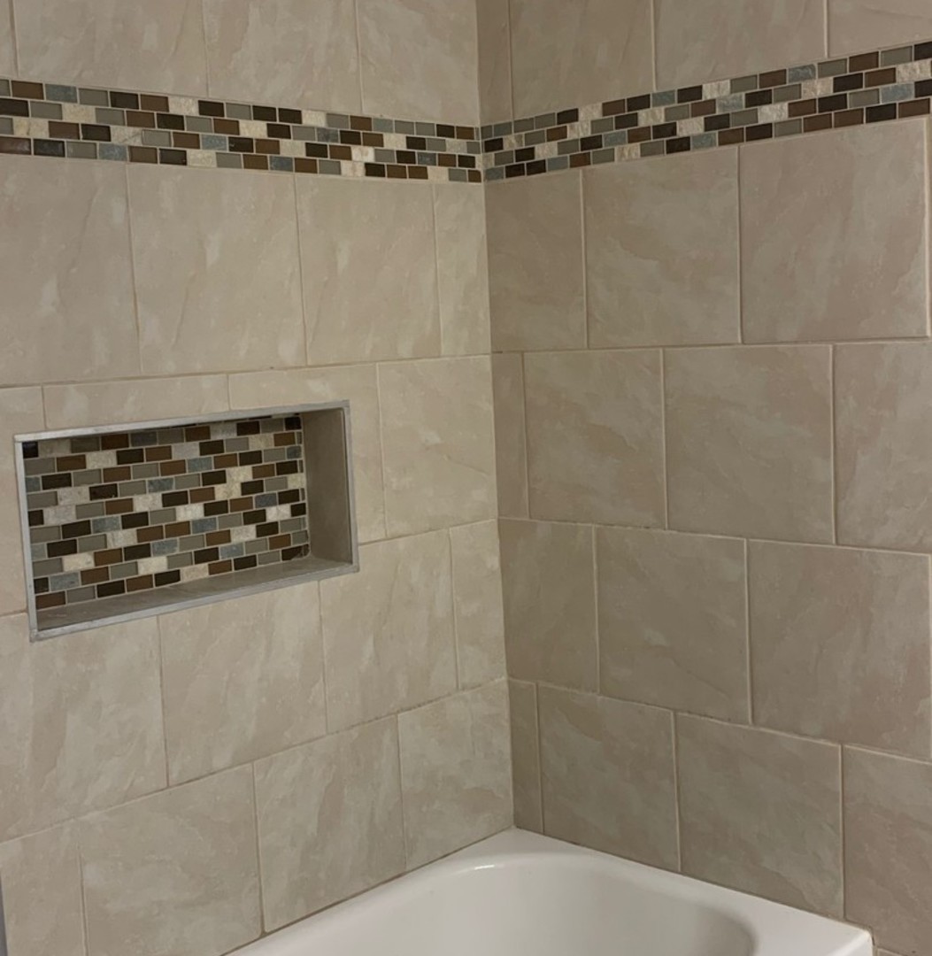 84 Candlegate Circle Matteson, IL 60443 - Photo 7 of 15 a bathroom with a shower