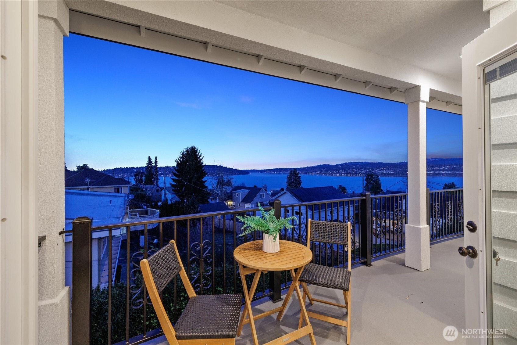 7908 South Lakeridge Drive Seattle, WA 98178 - Photo 2 of 40