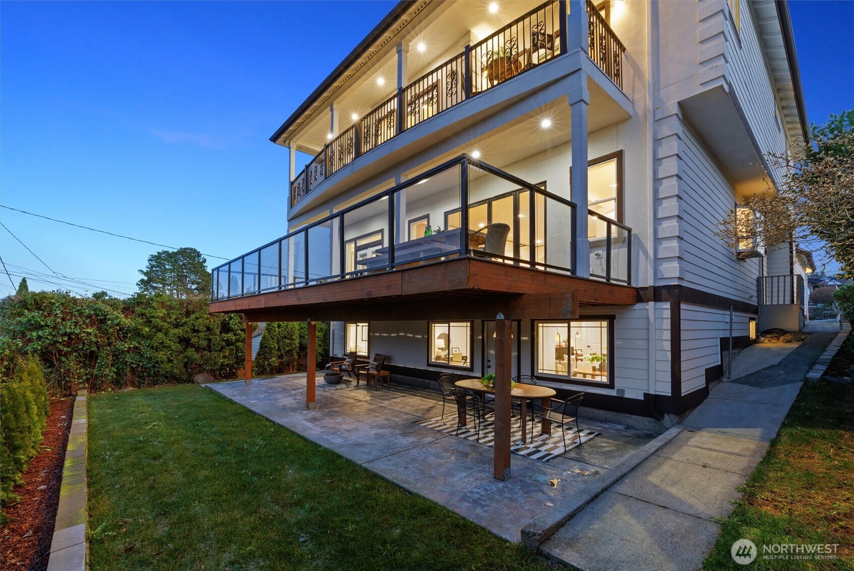 7908 South Lakeridge Drive Seattle, WA 98178 - Photo 3 of 40