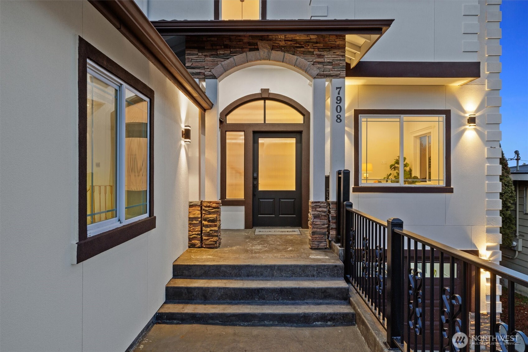 7908 South Lakeridge Drive Seattle, WA 98178 - Photo 4 of 40