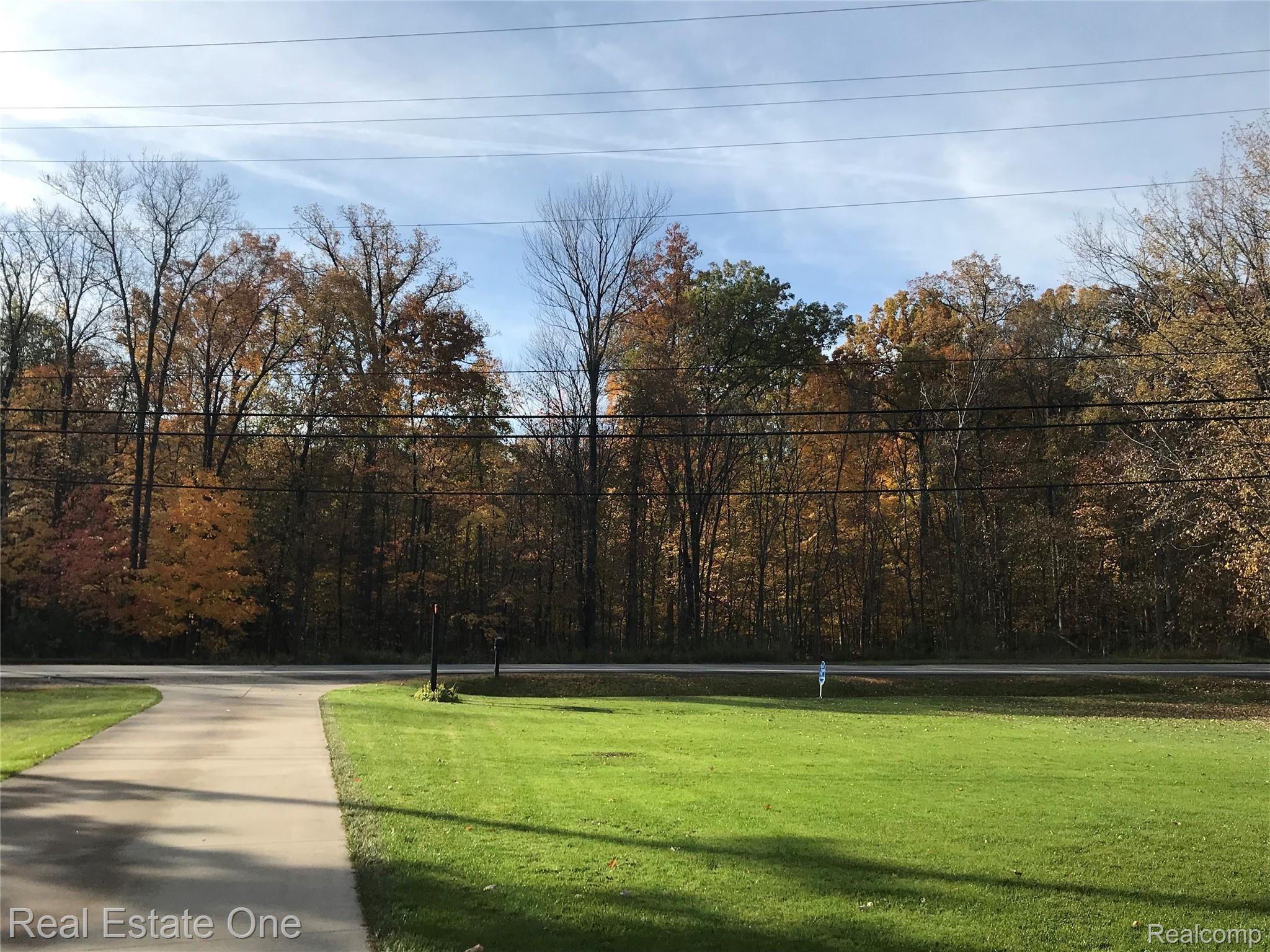 3012 Clarkston Road Lake Orion, MI 48362 - Photo 45 of 47 92772202-90A3-4E3C-90BD-37768AE1BFC9.jpeg