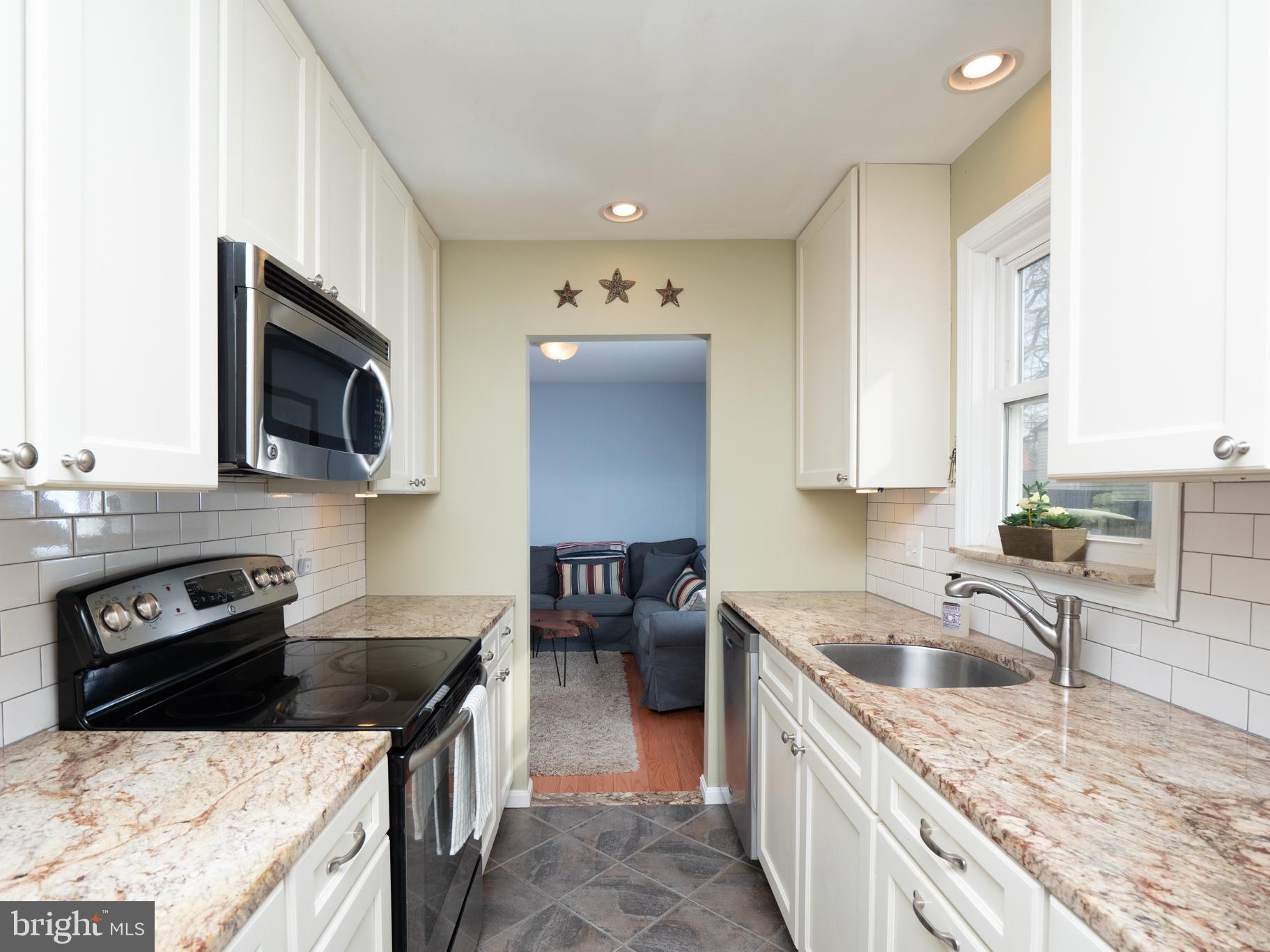 1513 Bishop Road Edgewater, MD 21037 - Photo 7 of 50 Granite counter tops, stainless steel appliances.