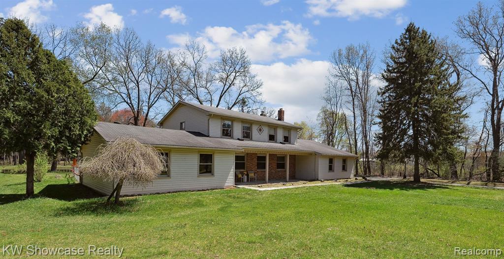 2050 Rowe Road Milford, MI 48380 - Photo 2 of 76