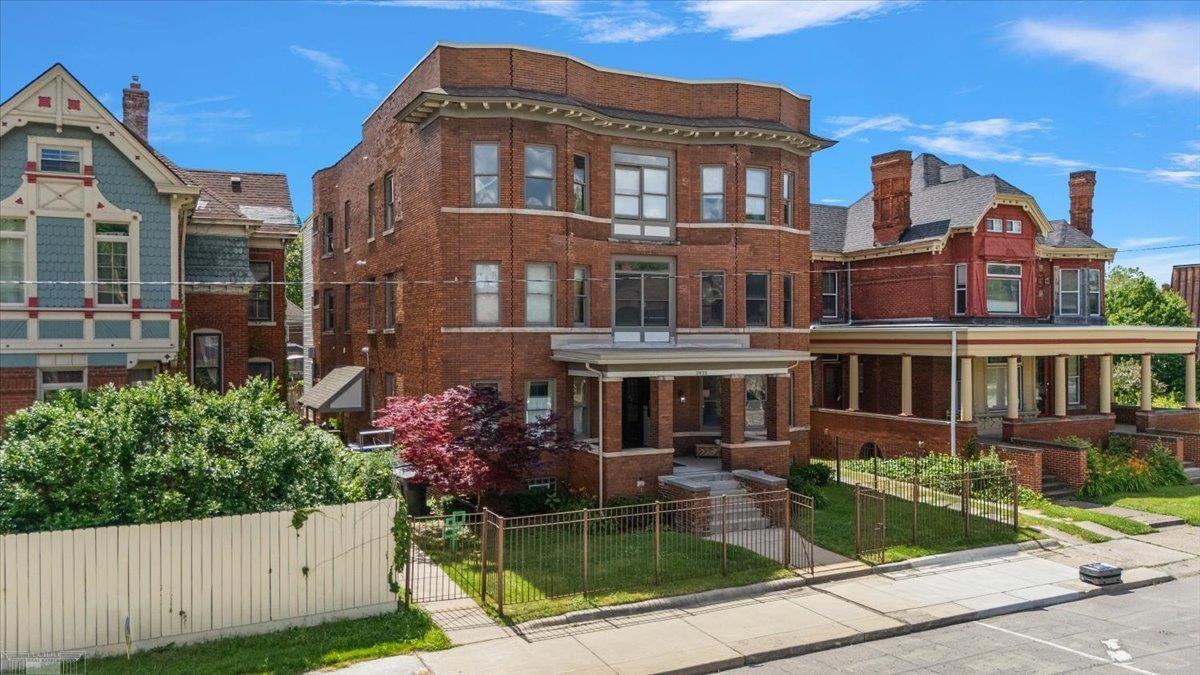 3933 Trumbull Detroit, MI 48208 - Photo 6 of 53