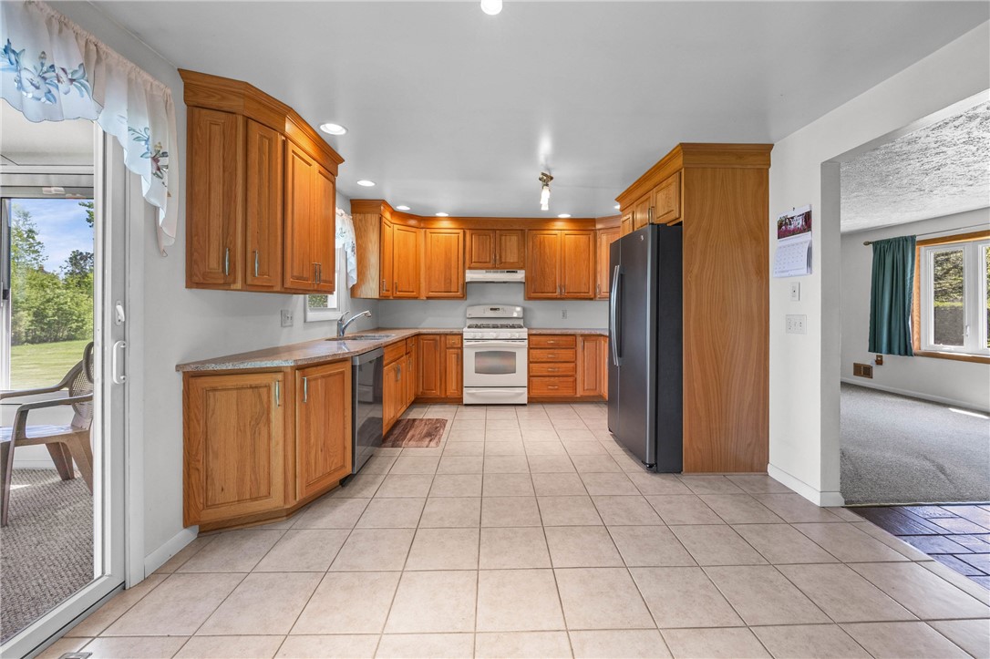 824 Hamlin Parma Townline Road Parma, NY 14468 - Photo 6 of 36