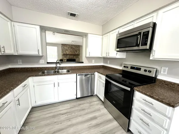 $2,150 | 6281 Island Forest Drive, Fleming Island, FL 32003