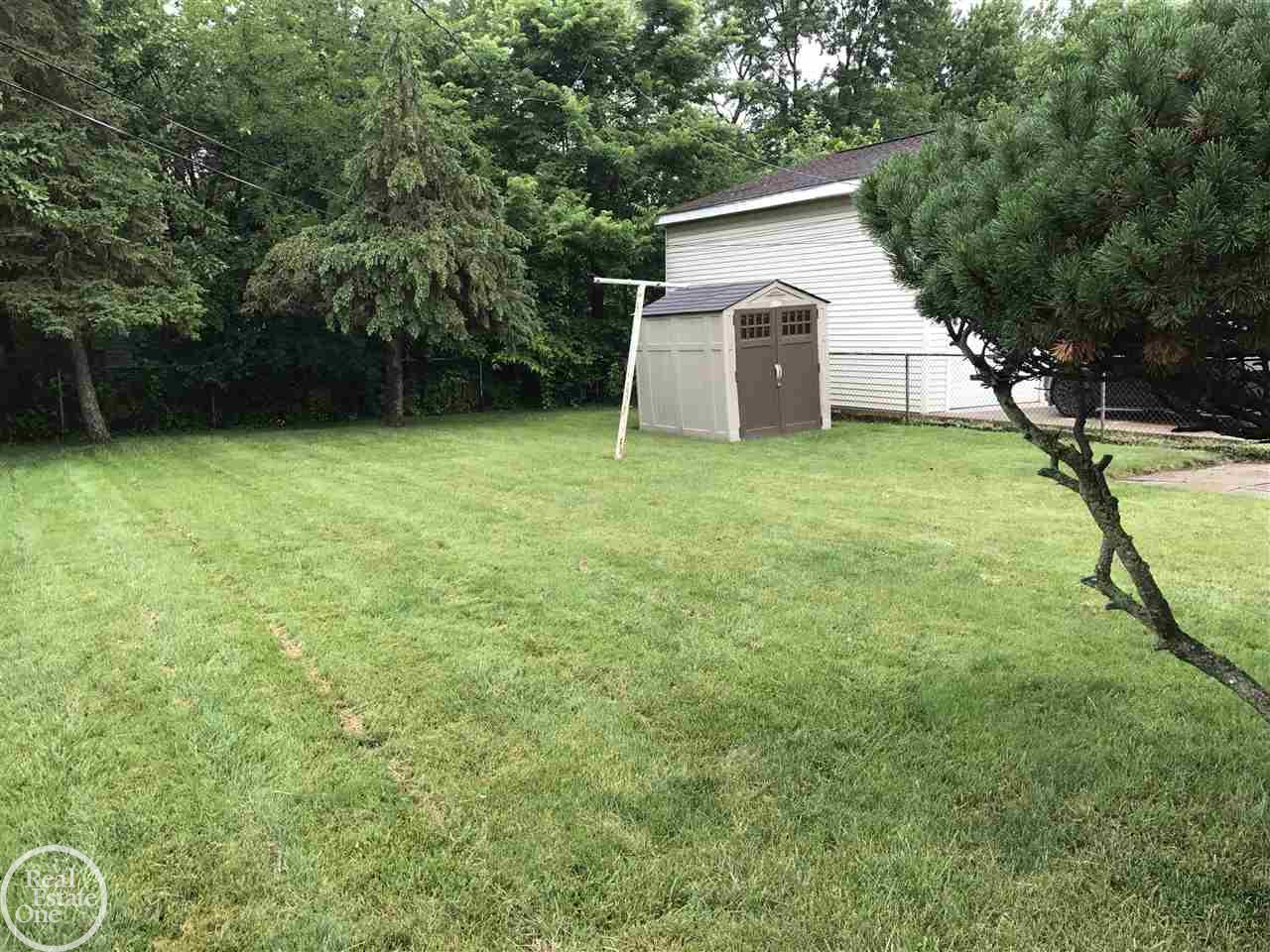 8475 Evergreen Road Detroit, MI 48228 - Photo 10 of 11 31326347-9.JPG