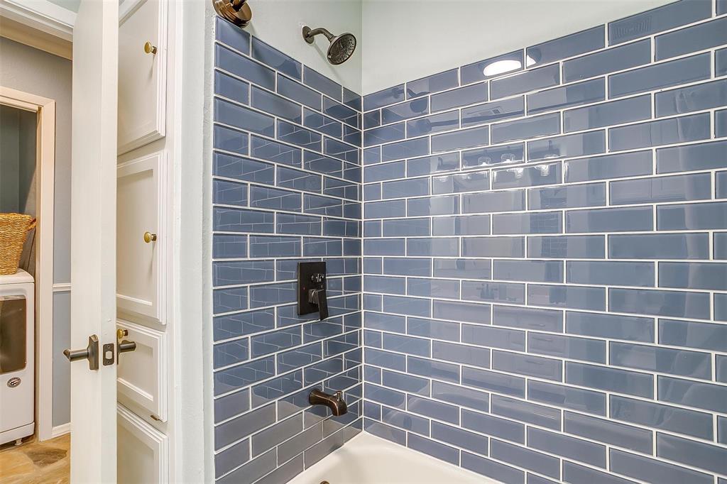 520 Deer Trail Gordon, TX 76453 - Photo 22 of 40 Full bath with shower / tub combination and washer / clothes dryer