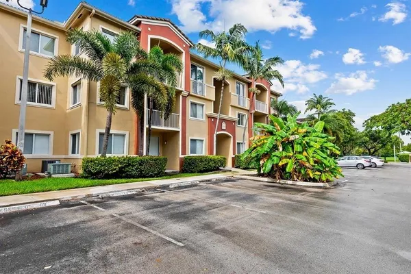 $2,250 | 7085 Nova Drive, Unit 311, Fort Lauderdale, FL 33317