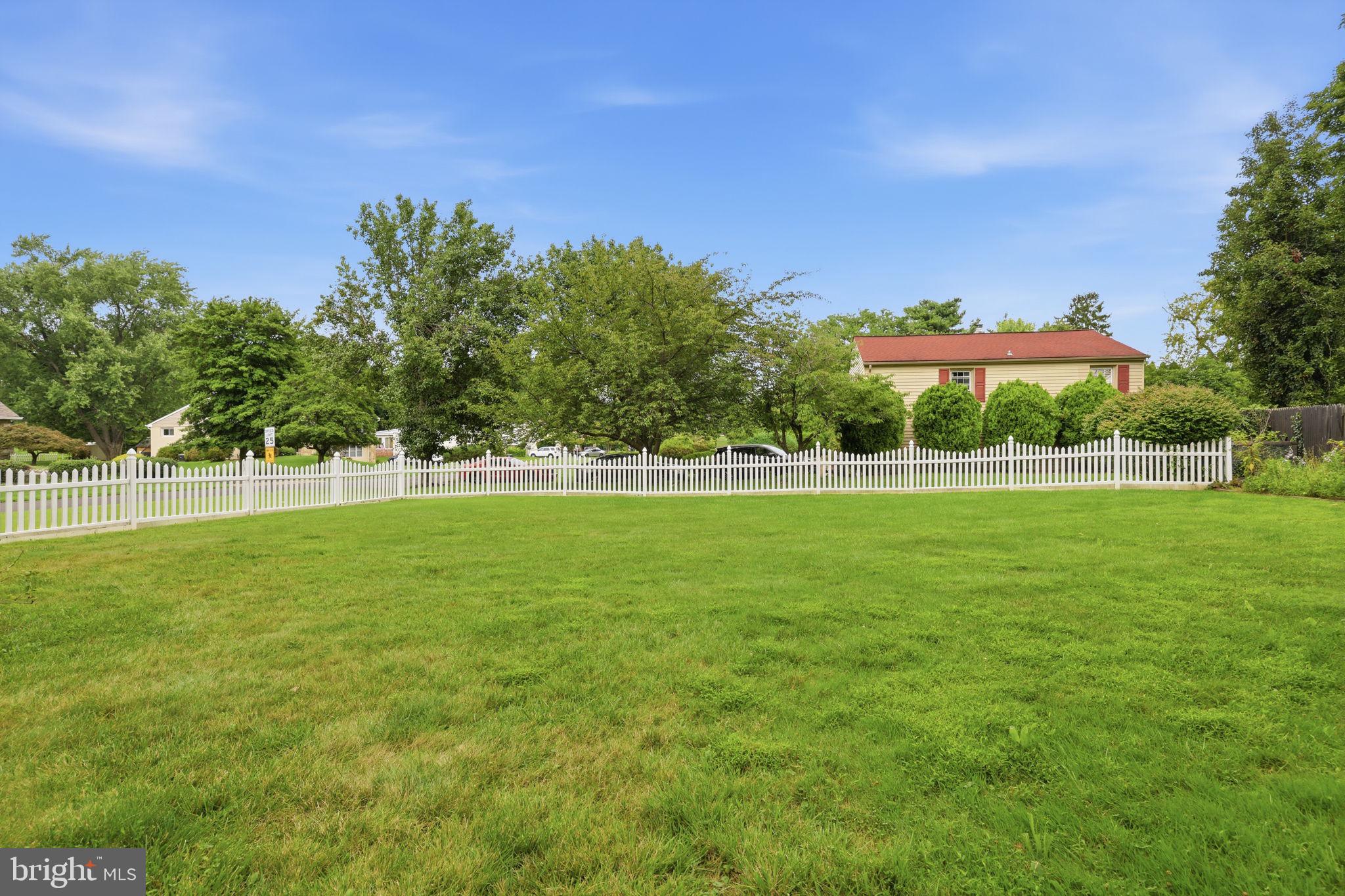 1011 Bristol Road Southampton, PA 18966 - Photo 6 of 35 Spacious green oasis with white fence.