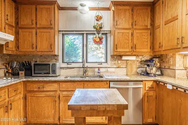 $425,000 | 105 Greentree Court, West End, NC 27376