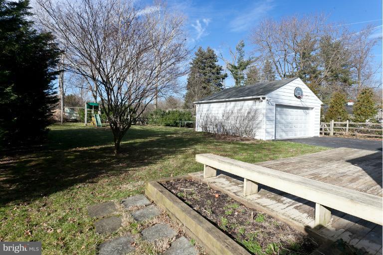7916 Ruxway Road Towson, MD 21204 - Photo 1 of 20 Spacious Fenced Rear Yard