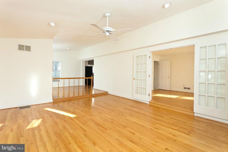 7916 Ruxway Road Towson, MD 21204 - Photo 17 of 20 Family Room w/access to Den/Office