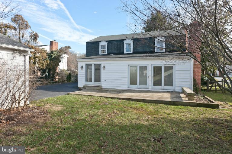 7916 Ruxway Road Towson, MD 21204 - Photo 19 of 20 Rear Exterior w/freshly stained deck