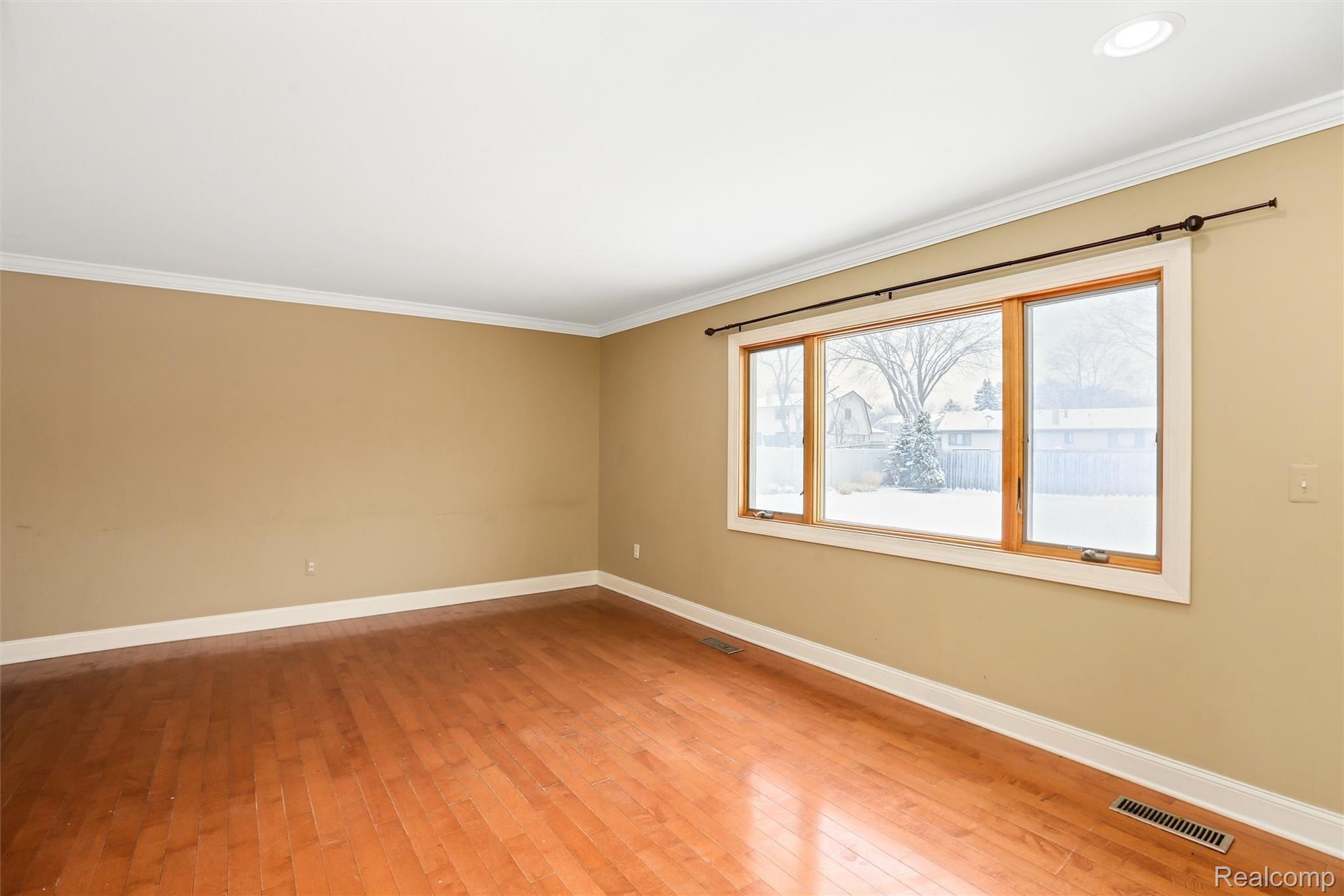 22644 Shadowpine Way Novi, MI 48375 - Photo 10 of 32 11-22644 Shadowpine Way0008.jpg