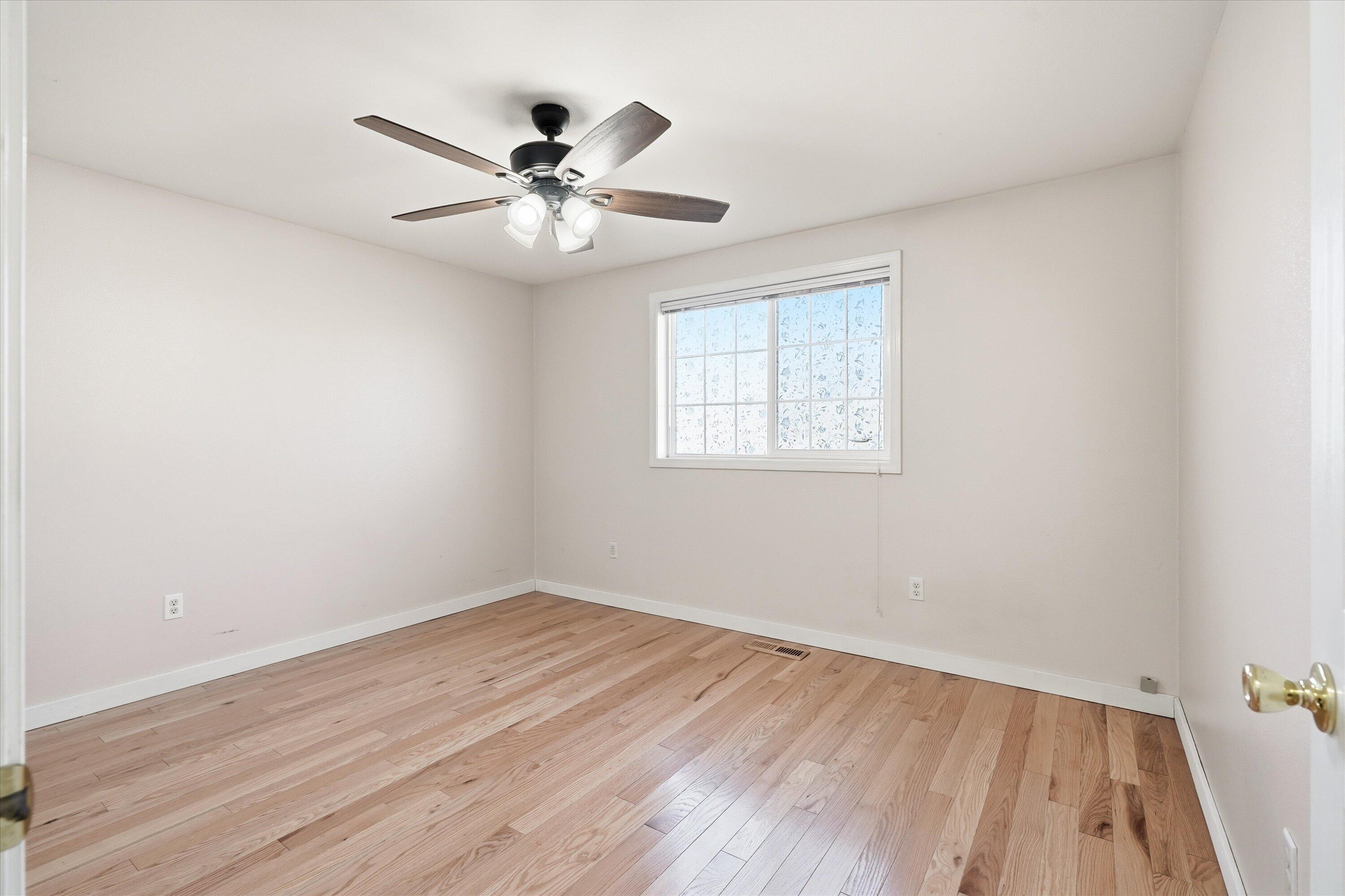 512 Village Drive Central Point, OR 97502 - Photo 13 of 23