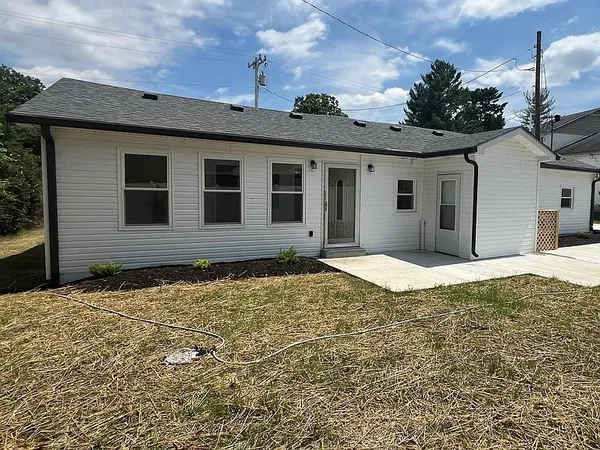 a view of a house with a yard