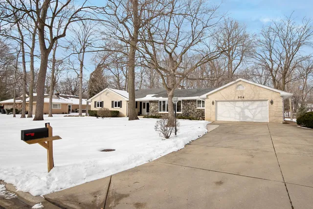 $600,000 | 304 Tall Trees Lane, Palatine, IL 60067