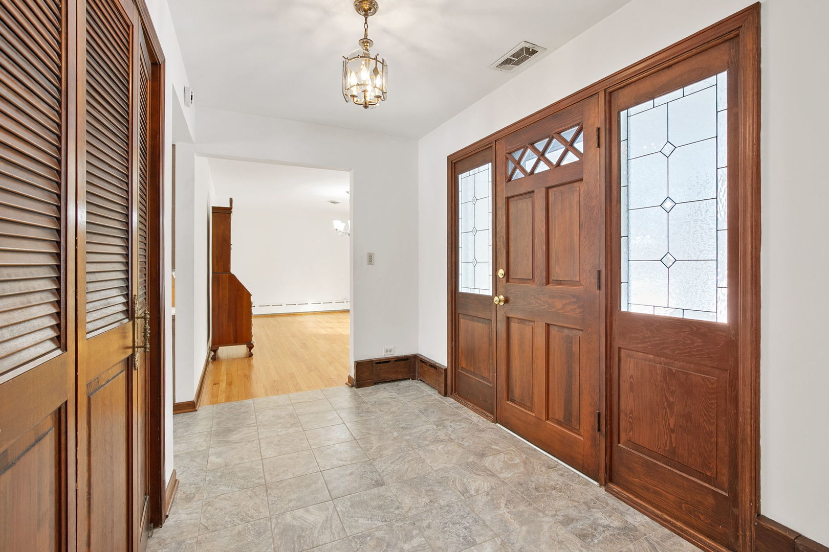 304 Tall Trees Lane Rolling Meadows, IL 60008 - Photo 3 of 36