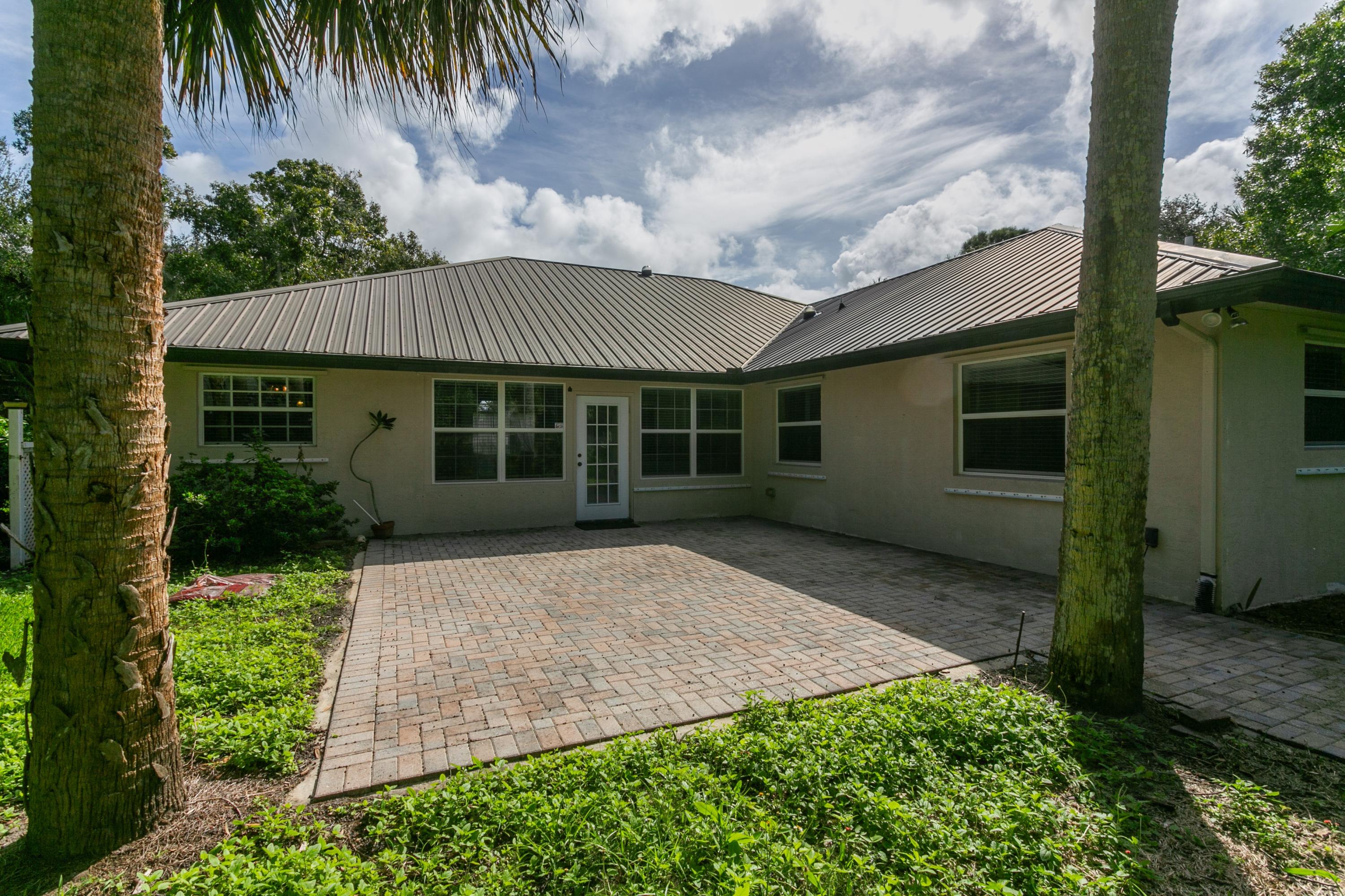 2332 Southwest Ivory Road Port St. Lucie, FL 34953 - Photo 32 of 40 Deck