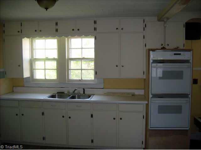 944 Forrest Street High Point, NC 27262 - Photo 5 of 9 Other.