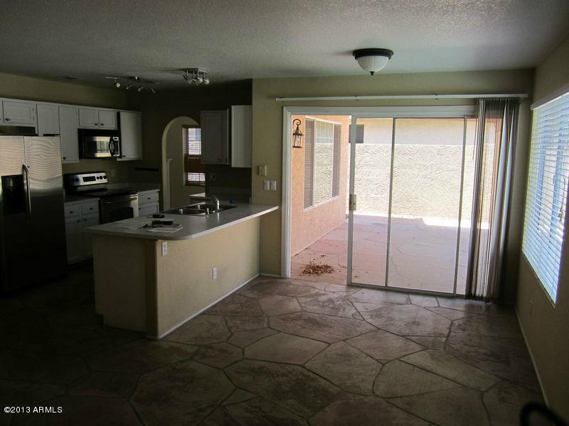 4350 East Desert Trumpet Road Phoenix, AZ 85044 - Photo 6 of 11 Kitchen/eating area