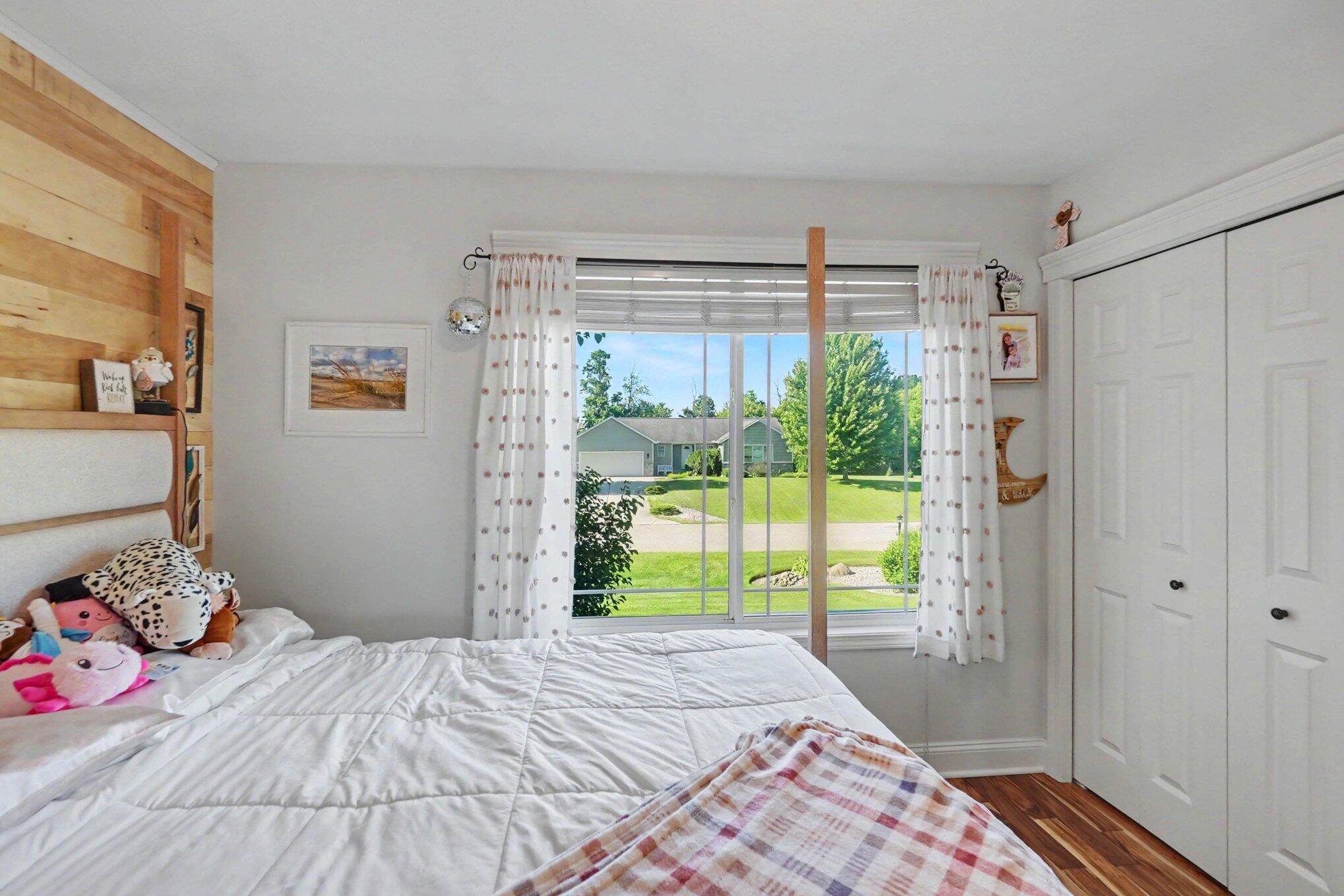 4913 Daisy Way Fremont, MI 49412 - Photo 17 of 48 017_file_5008