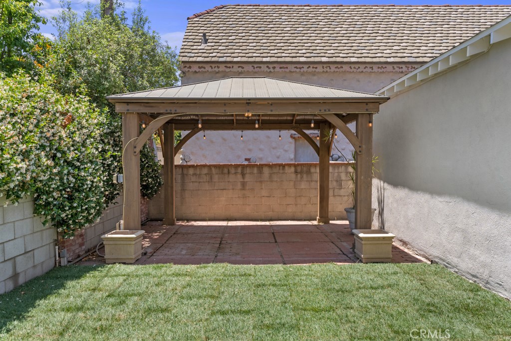 731 North Beachwood Drive Burbank, CA 91506 - Photo 11 of 53 a front view of a house with a yard