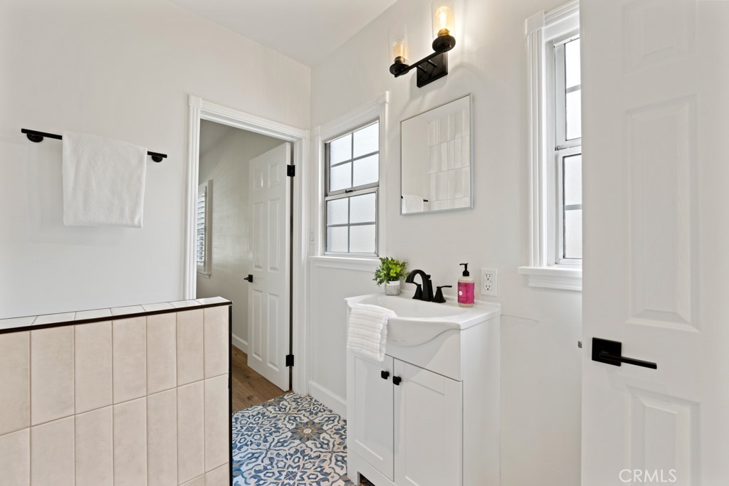 731 North Beachwood Drive Burbank, CA 91506 - Photo 21 of 53